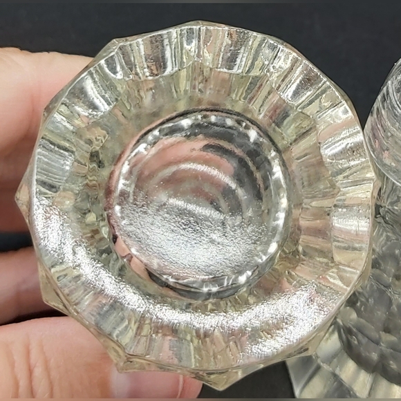 Vintage clear glass Christmas tree salt and pepper shakers - Picture 3 of 4